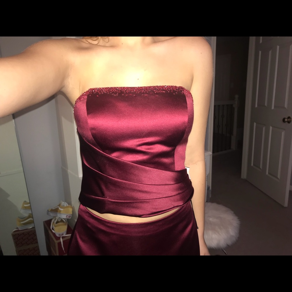 SHERRY HILL PROM DRESS!!! MAROON/RED WINE SIZE 6